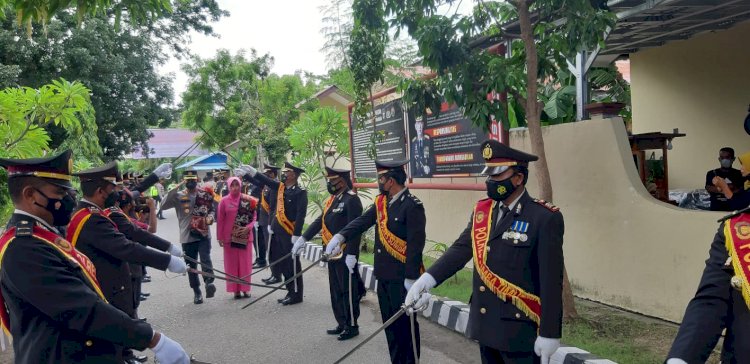 Kapolres Sumba Timur AKBP FAJAR WIDYADHARMA L. S., S.I.K. tiba di mako Polres Sumba Timur