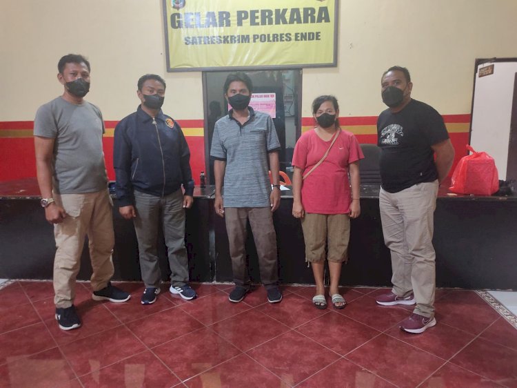 Dilaporkan Hilang, Mama Putra Dijemput Suami Di Polres Ende