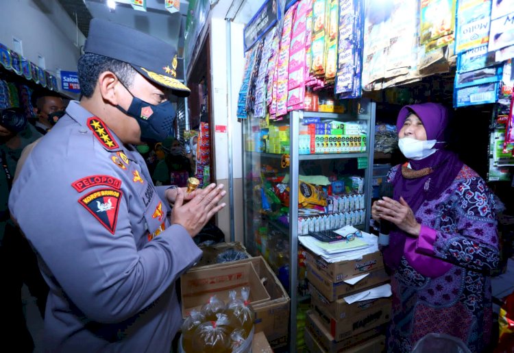 Tinjau Pasar Muntilan, Kapolri Minta Pedagang Laporkan Jika Distribusi Minyak Curah Terganggu