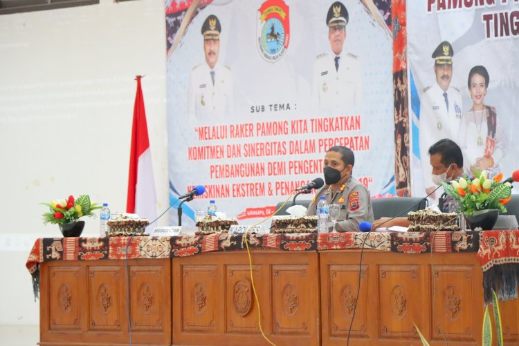 Kapolres Sumba Timur Bawakan Materi Mengenai Tugas Pokok dan Fungsi Polri Dalam Rapat Kerja Pamong Praja Dan Forum Perangkat Daerah Tingkat Kabupaten Sumba Timur