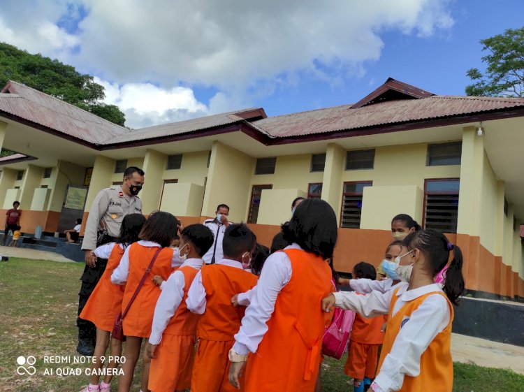 Didampingi Kepala Sekolah, 18 Anak TK Datangi Polsek Pahunga Lodu