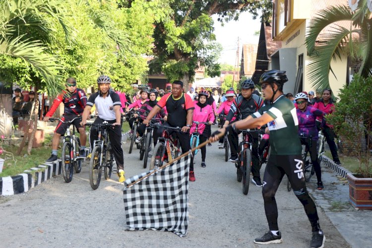 Semarak Hari Bhayangkara ke 76, Polres Sumba Timur Gelar Gowes Dan Senam Bersama