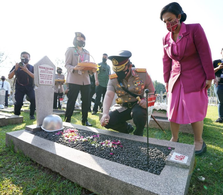 Beri Penghormatan ke TMP Kalibata, Kapolri Lanjutkan Semangat Pahlawan Wujudkan Indonesia Emas