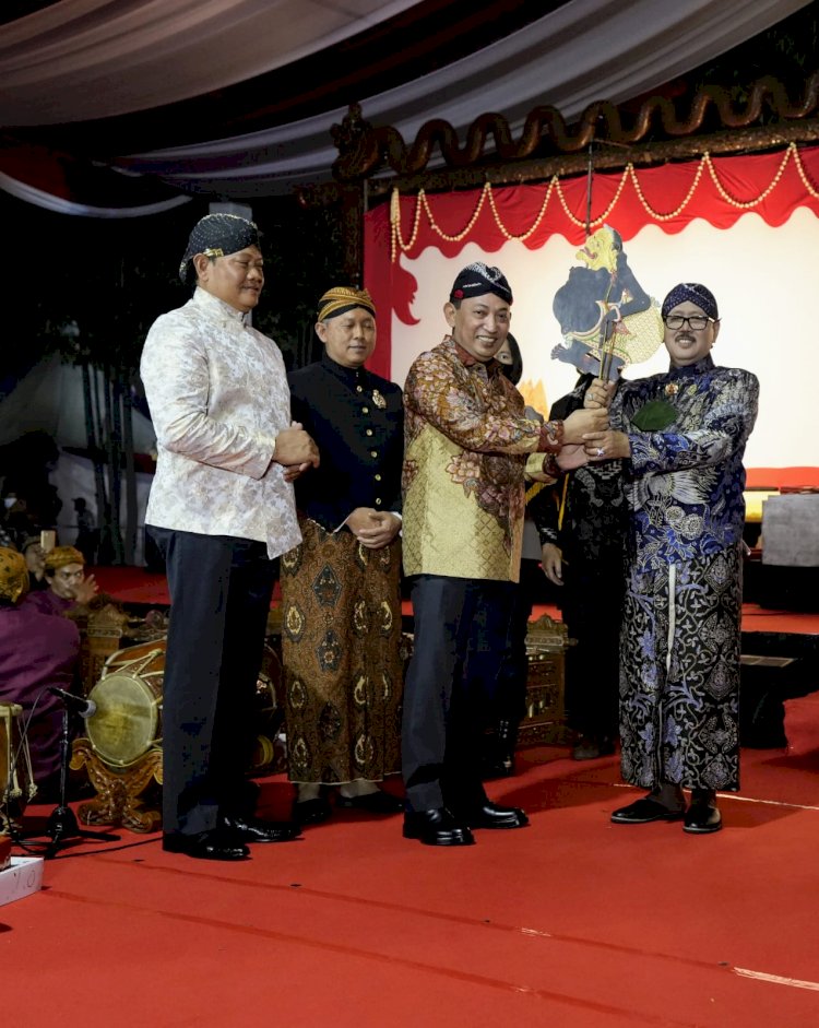 Pagelaran Wayang Kulit, Kapolri: Pelestarian Budaya Hingga Dekat dengan Masyarakat