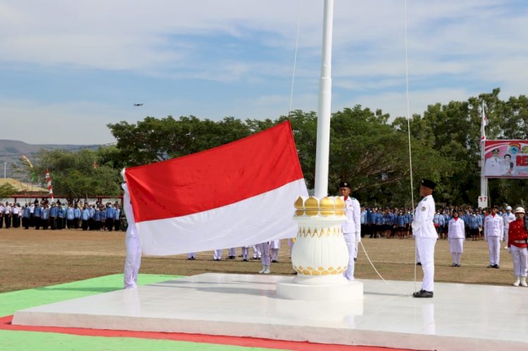 Sang Merah Putih Berkibar di Lapangan Pahlawan Sumba Timur Pada HUT RI Ke 77