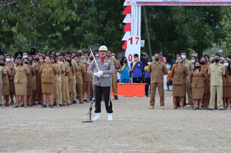 Ipda Antonius U. Njurumana Jadi Komandan Upacara Penurunan Bendera Di Sumba Timur