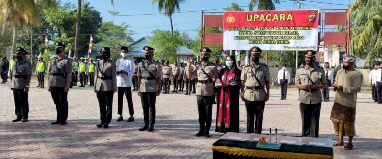 Kapolres Sumba Timur Lantik Kabag Ren dan Serah Terima Jabatan Kasat Lantas, Kasat Reskrim dan Kapolsek Rindi