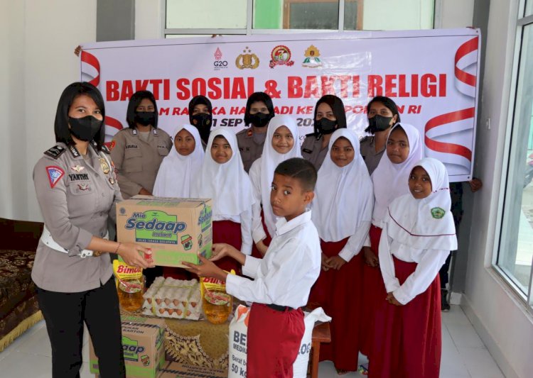 Sambut HUT Polwan Ke 74, Srikandi Bhayangkara Polres Sumba Timur Lakukan Anjangsana