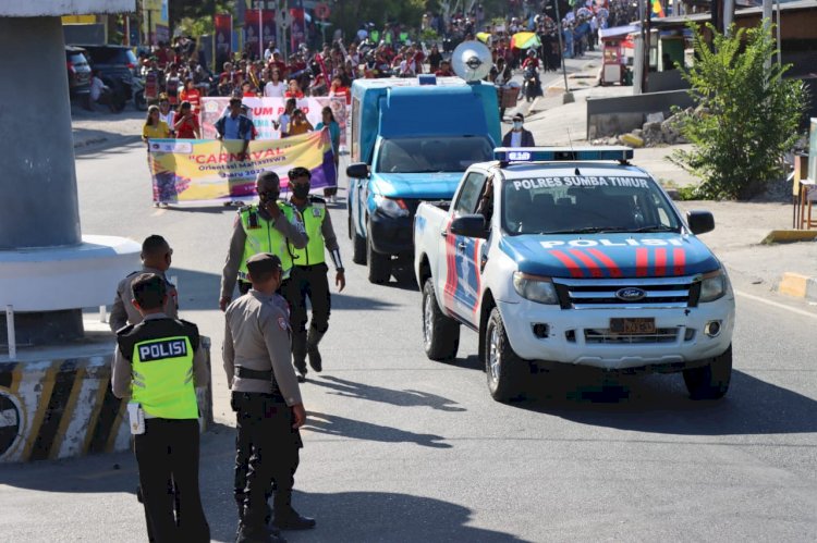 Personil Polres Sumba Timur, PAM dan Kawal Karnaval ORSMARU Unkriswina Sumba