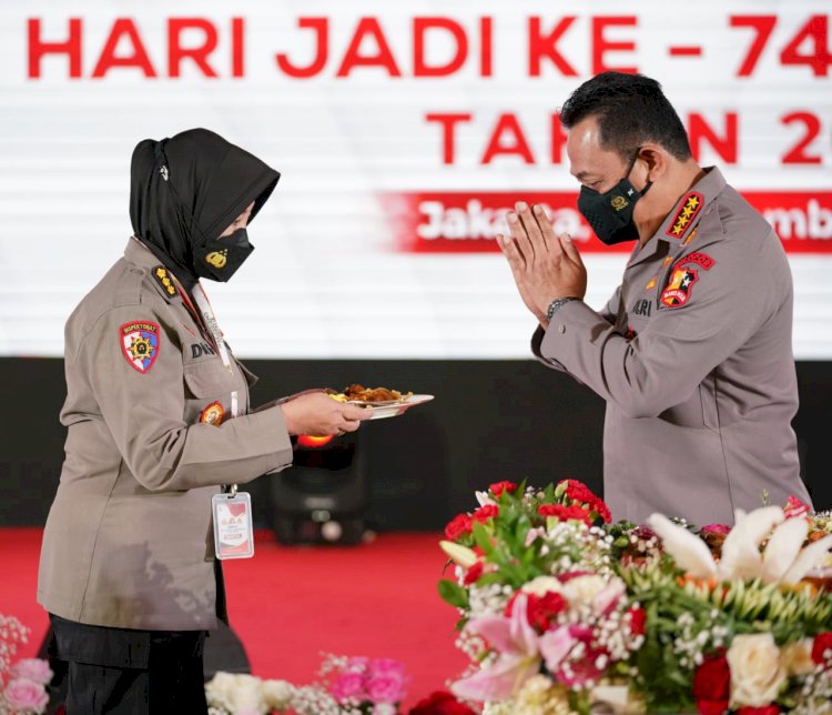 Kapolri Minta Polwan Raih Lagi Kepercayaan Masyarakat Lewat Pendekatan Humanis