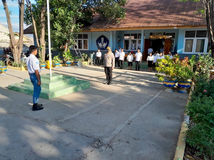 Pimpin Apel Pagi Di SMK N 1 Waingapu, Ini Pesan Kompol Arif