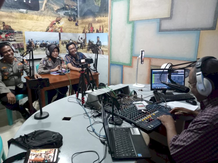 Polres Sumba Timur Dengar Apresiasi Warga Lewat Radio MaxFm