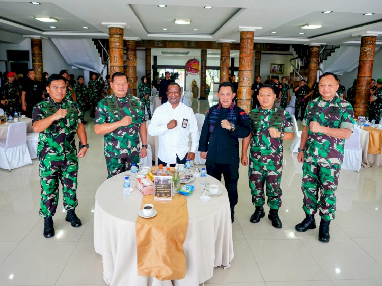 Kapolri Tegaskan TNI-Polri Kawal Seluruh Kebijakan Pemerintah Terkait Pembangunan Papua 