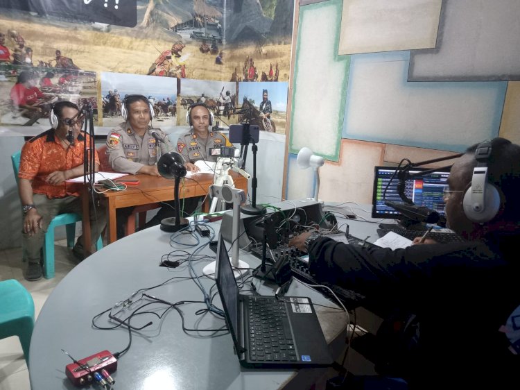 Lewat Radio Maxfm, Polres Sumba Timur Sosialisasi Operasi Rutin Kepolisian Tahun 2023