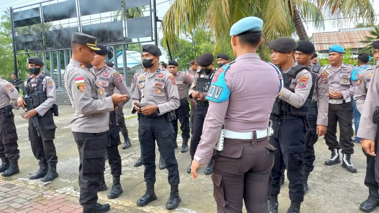 Wakapolres Sumba Timur Sidak Kelengkapan Pribadi Anggota