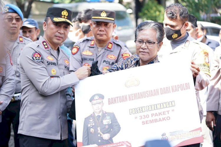 Wujud Kepedulian Kapolri ke Masyarakat, 2 Ribu Bansos Disebar ke Warga Jakarta Utara