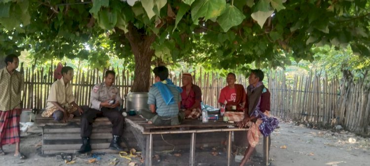 Lewat Sambang Kapospol Salura Jalin Kedekatan Dan Sampaikan Imbaua