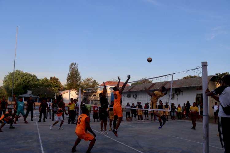 Meriahkan HUT Bhayangkara Ke 77, Polres Sumba Timur Gelar Pertandingan Volly Maraton