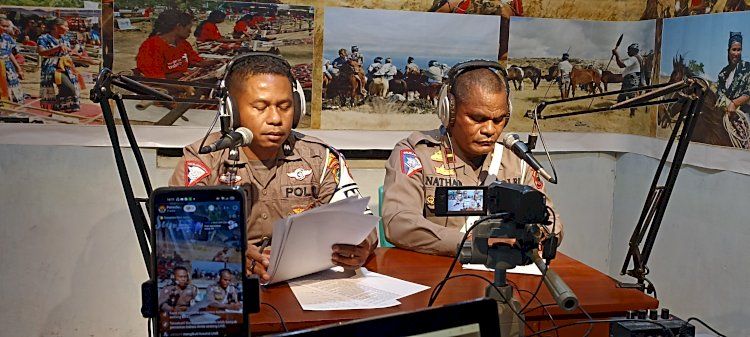 Radio Maxfm Jadi Sarana Imbauan Sat. Lantas Polres Sumba Timur
