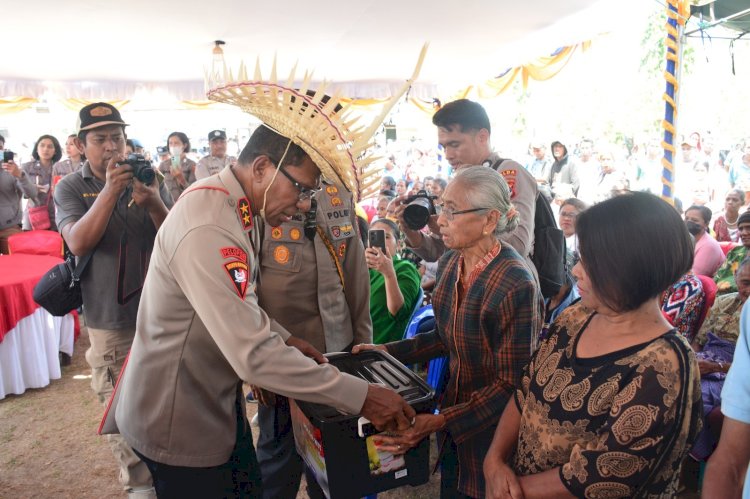 Polda NTT Menebarkan Kasih dalam Kegiatan Bakti Sosial, Kesehatan, dan Rohani di Kecamatan Sulamu