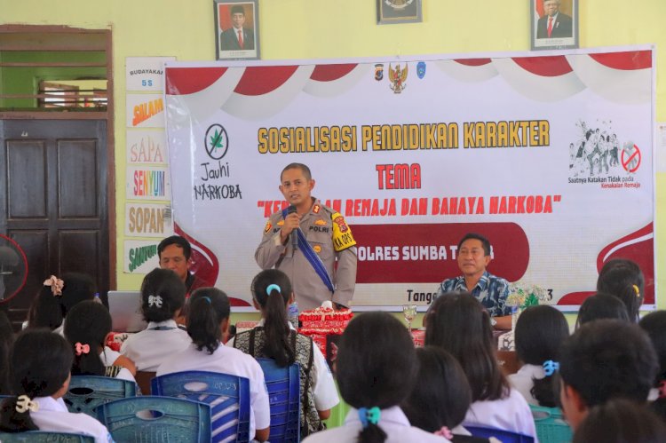 Beri Materi Di SMK N. 1 Waingapu, Kapolres Sumba Timur Punya Pesan Penting.