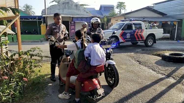 Sat Lantas Polres Sumba Timur Tertibkan Pengendara Sepeda Listrik Yang Tidak Pada Tempatnya