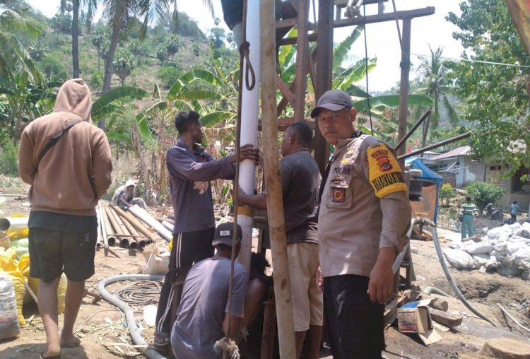 Masyarakat Pulau Palue Bersukacita: Sumur Bor Bantuan Kapolri dan Ketua Umum Bhayangkari Akhirnya Mengeluarkan Air Bersih.