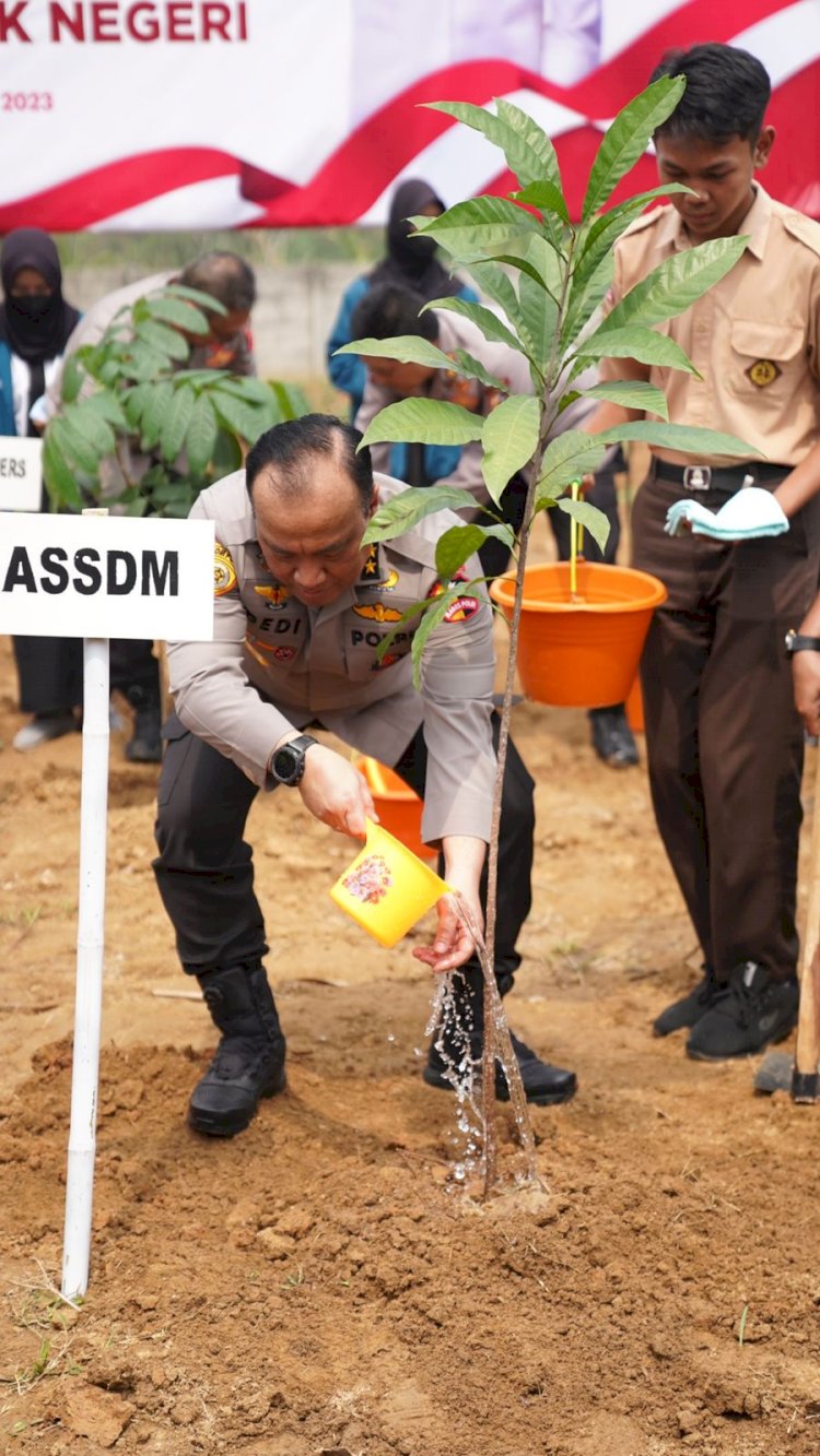 SSDM Polri Gelar Bakti Sosial, Bakti Kesehatan, Tanam Pohon dan Akan Bangun Sekolah SMA Taruna Bhayangkara di Gunung Sindur, Bogor.