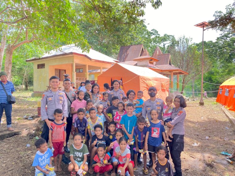 Misi Kemanusiaan, Tim Trauma Healing Polwan Ditsamapta Polda NTT Mendekatkan Harapan di Tengah Erupsi