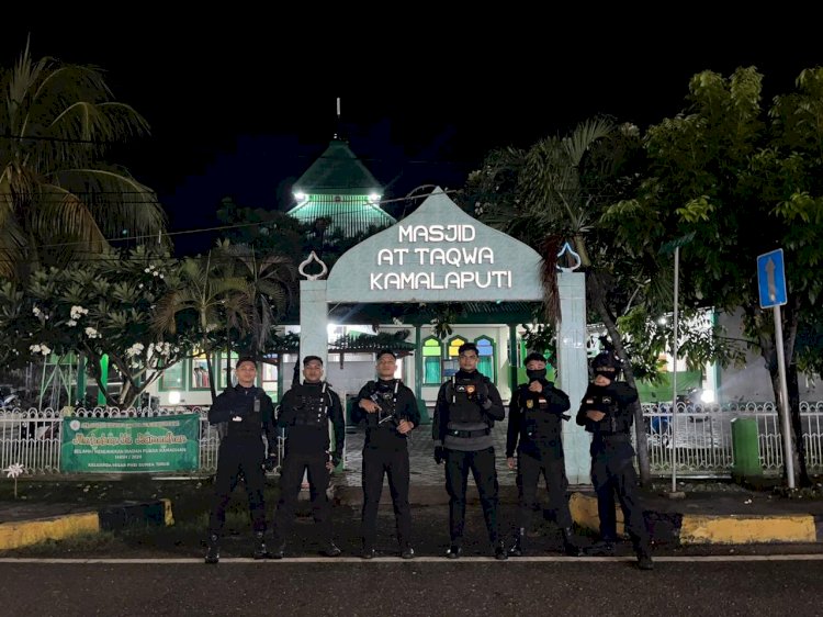 Beri Rasa Aman Saat Sholat Tarawih, Samapta Polres Sumba Timur Lakukan Patroli Dialogis