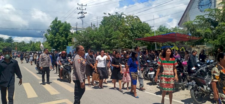 Polres Sumba Timur Dan Jajaran Beri Pengamanan Ibadah Jumat Agung.