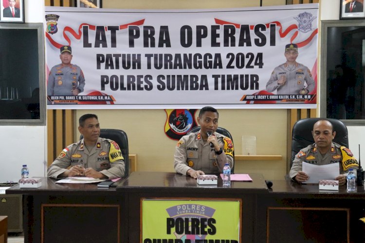 Kapolres Sumba Timur AKBP E. Jacky T. Umbu Kaledi Pimpin Lat Pra Ops Patuh Turangga 2024.