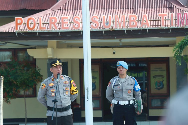 Semangat Baru di Polres Sumba Timur: AKBP Dr. Gede Harimbawa Pimpin Apel Perdana