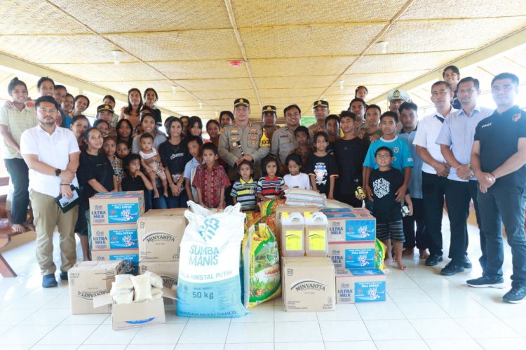 Kapolda NTT Salurkan Bantuan Sosial untuk 2 Panti Asuhan di Sumba