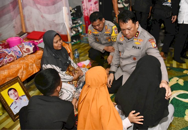 Gugur Saat Lerai Bentrokan, Bripka Husni Dianugerahi Kenaikan Pangkat Anumerta