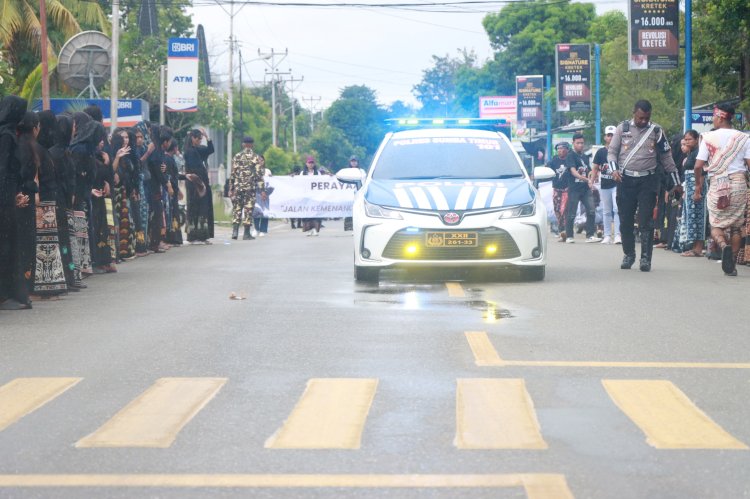 Polres Sumba Timur Amankan Pawai Jalan Kemenangan Salib, Ratusan Personel Diterjunkan