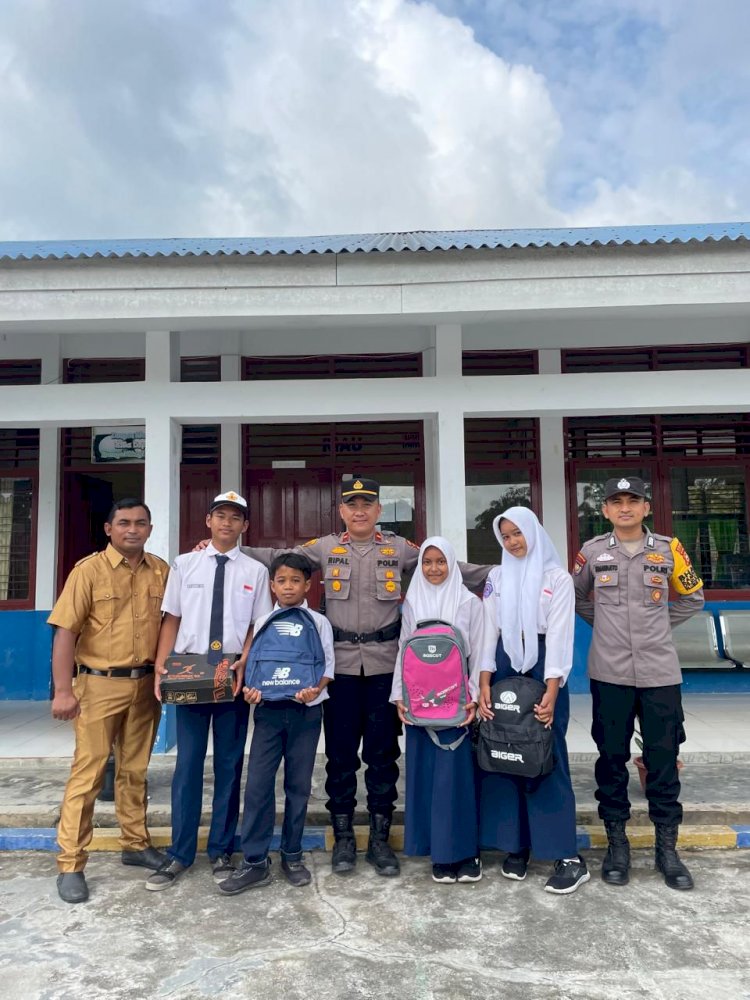 Dedikasi Ipda Ripal: Perhatikan Pendidikan Anak hingga Fasilitasi Warga yang Kesulitan Mengurus Administrasi