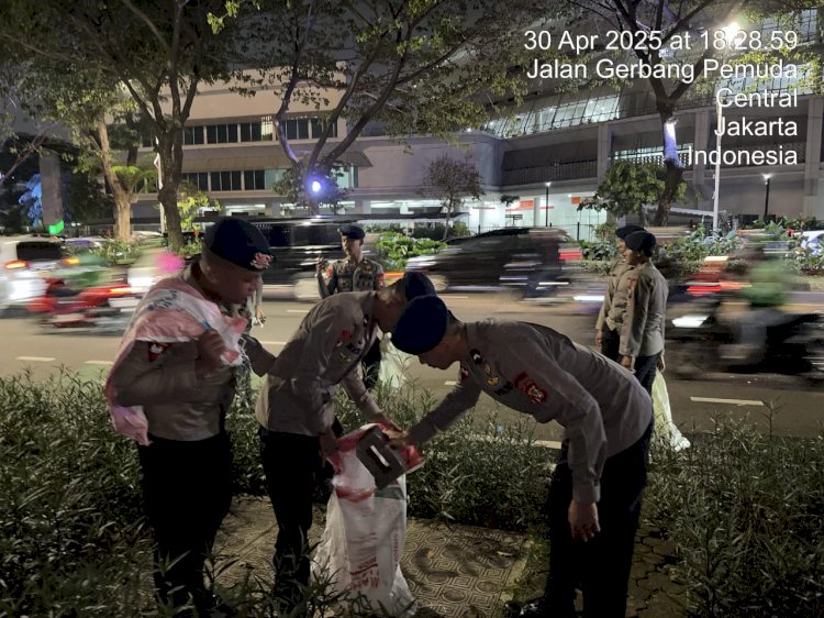 Brimob Polda Metro Sisir Sejumlah Titik Sekitar Komplek DPR/MPR