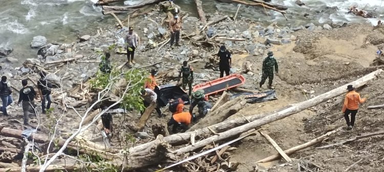 Hari Ini Tim Gabungan Temukan 6 Korban Banjir Bandang di Pegunungan Arfak, Pencarian Dilanjutkan Besok