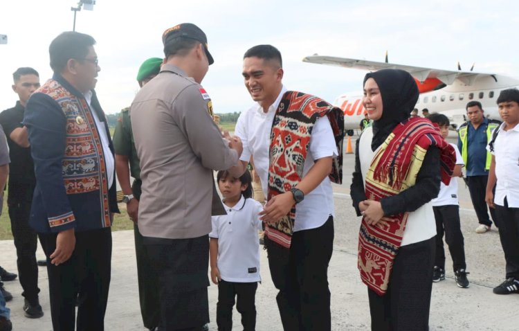 Kapolres Sumba Timur Turut Jemput Dandim 1601 yang Baru di Bandara Umbu Mehang Kunda