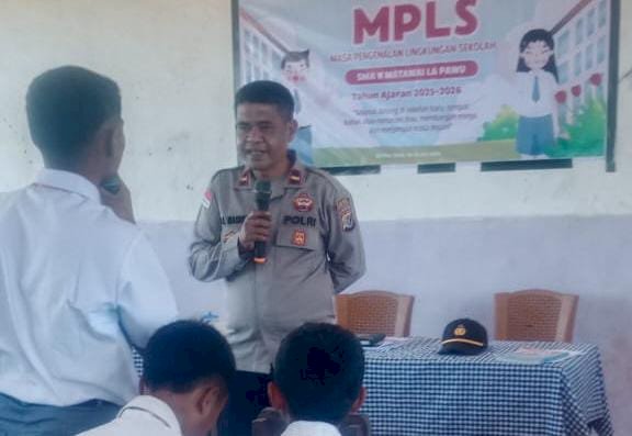 Membangun Kesadaran Sejak Dini: Ipda Abubakar Sosialisasikan Bahaya Narkoba dan Penyalahgunaan Teknologi di SMA Negeri Matawai La Pawu