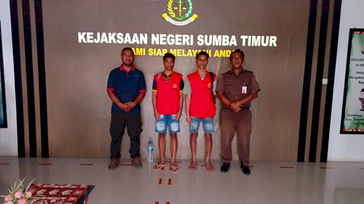 Dua Tersangka Pencurian Sepeda Motor Pendeta di Haharu, Diserahkan Penyidik ke Kejari Waingapu