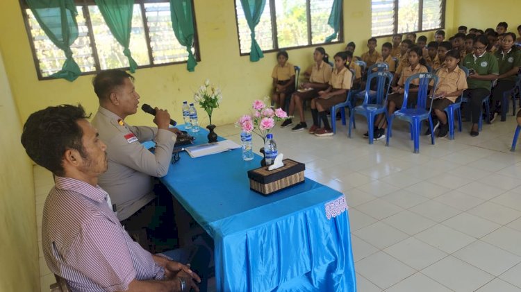 Polsek Pandawai Gelar Jumat Curhat di SMP SATAP Walatungga, Ajak Pelajar Cegah Kenakalan Remaja
