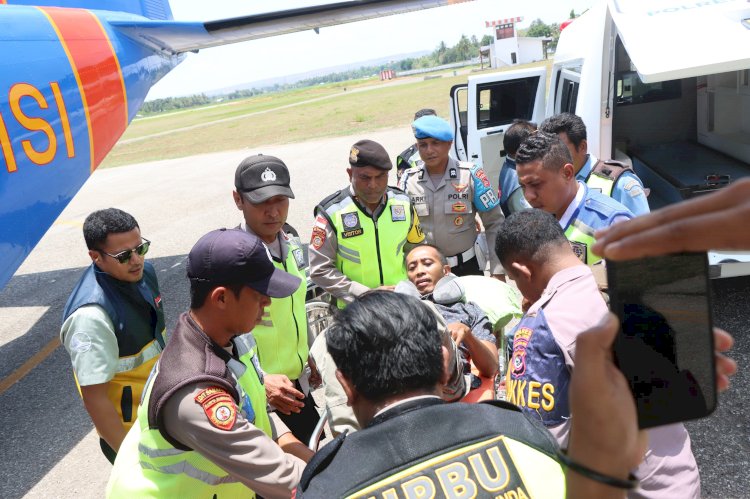 Wujud Kepedulian Pimpinan, Anggota Polres Sumba Timur Dipulangkan dengan Pesawat Polri