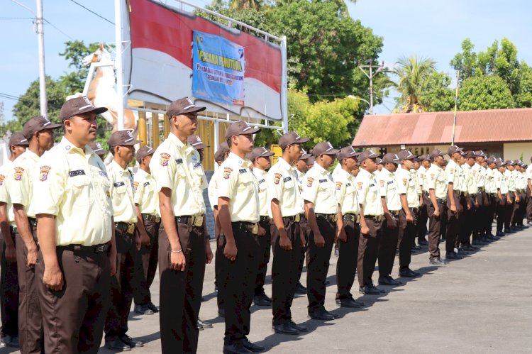 Kapolres Sumba Timur Tutup Pendidikan Dasar Satpam Gada Pratama Gelombang XVII Tahun 2025