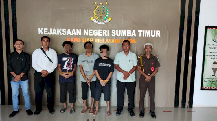 Polres Sumba Timur Serahkan Tiga Tersangka Kasus Narkoba ke Kejaksaan Negeri Waingapu