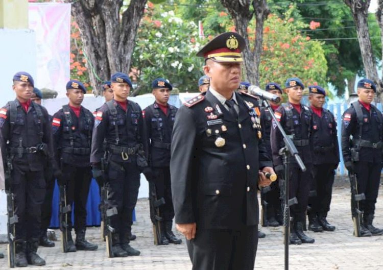 Kapolres Sumba Timur Pimpin Upacara Ziarah di TMP Umbu Ndawa Kareuk Peringati Hari Pahlawan