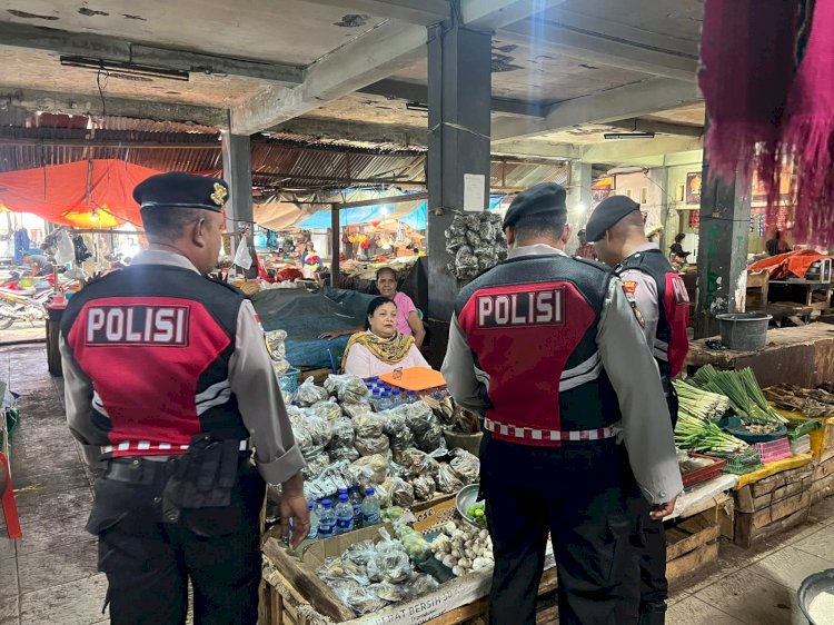 Patroli Dialogis Sat Samapta Polres Sumba Timur Intensif Ciptakan Kondisi Aman di Pasar Matawai
