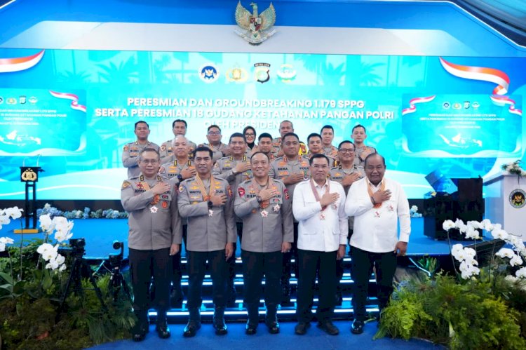 PRESIDEN PRABOWO ANUGERAHKAN BINTANG JASA DAN SATYALANCANA WIRA KARYA KEPADA PENGGERAK MBG DAN RANTAI PASOK SPPG POLRI