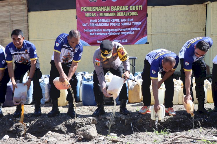 Polres Sumba Timur Musnahkan 2.270 Liter Miras Hasil KRYD 2025
